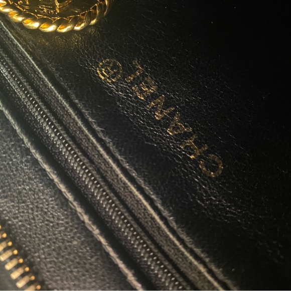 Chanel Timeless Medallion Handbag Purse w dustbag & CC medallion + Gold … - Picture 11 of 16